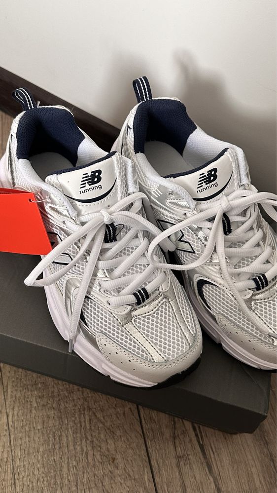 Жіночі кросівки New Balance 530