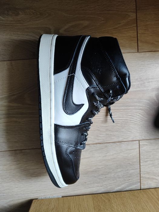 Кожаные кроссовки