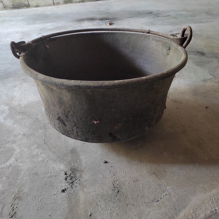 Caldeira antiga em cobre
