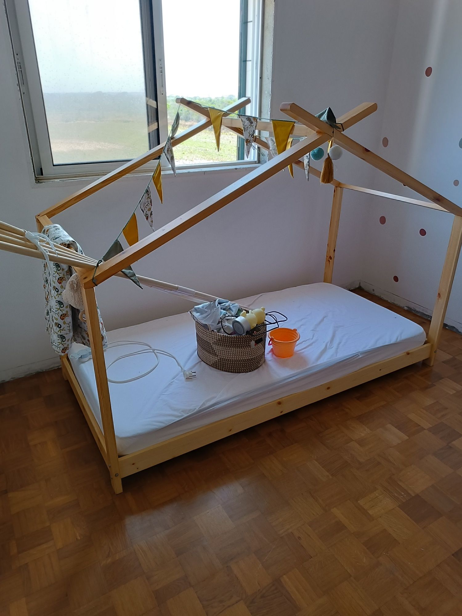 Cama Montessori com colchão como novo