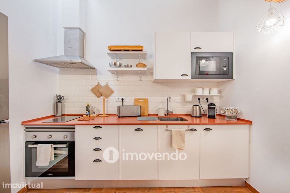 Moradia T1 remodelada, com licença AL ativa, em Olhão