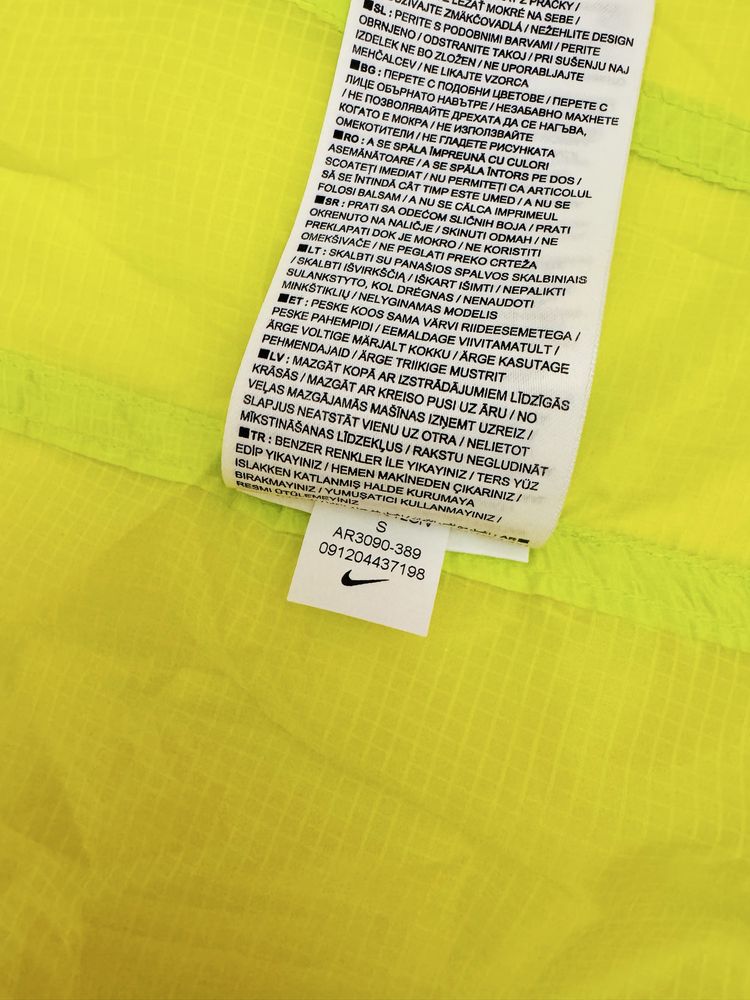 Продаю плащ- пыльник новый  Nike лимитированная коллекция ОРИГИНАЛ