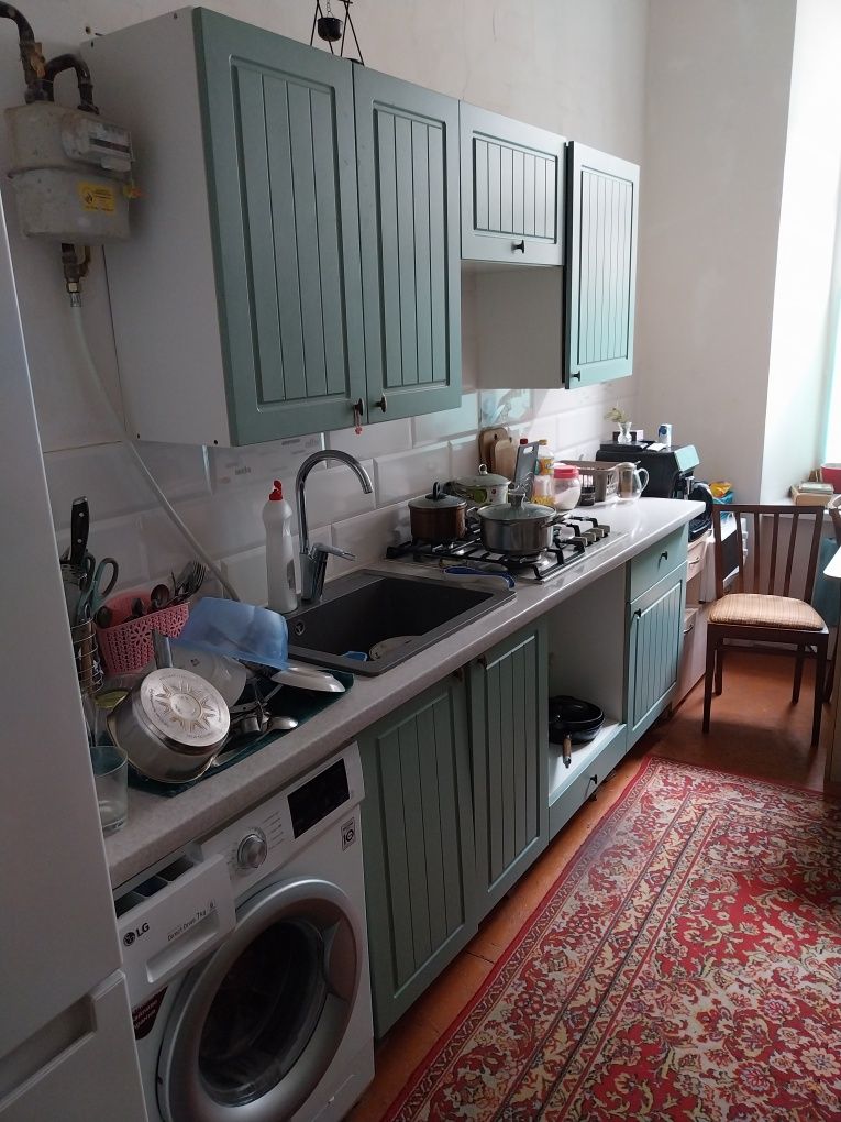 Продам комуну в центре.