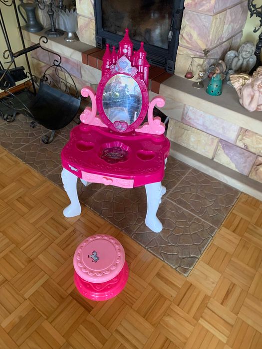 Toaletka dla dziewczynki różowa z taborecikiem zabawka