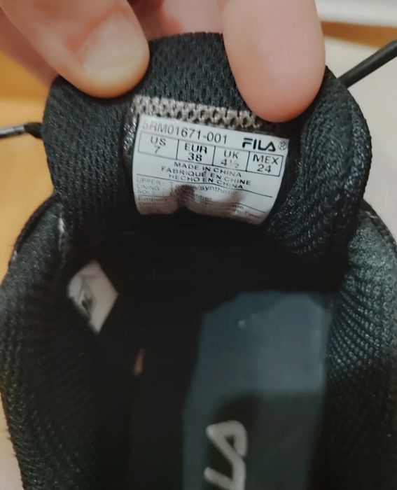 Sapatilhas pretas fila