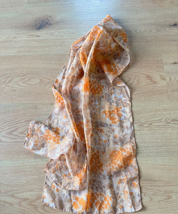 Chusta damska kwiatowa – lekka, elegancka, styl vintage