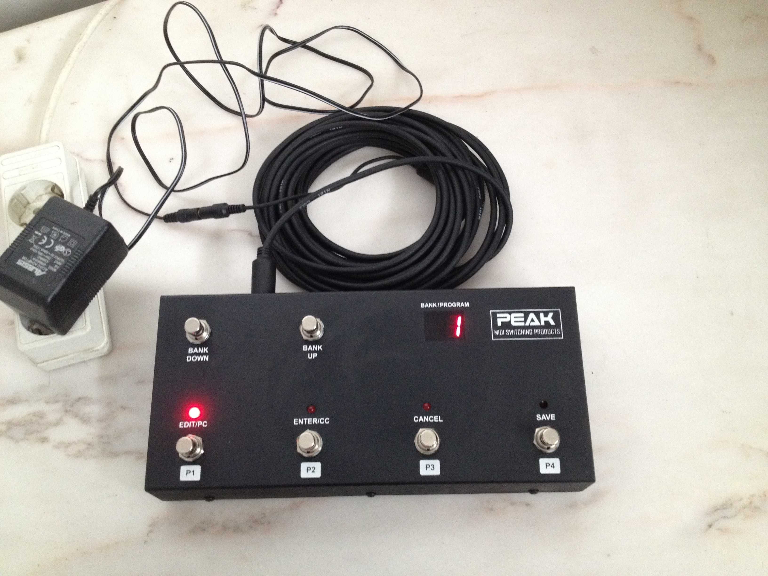 Peak FCB4N Midi Controller + Transformador + Cabo Rocktron Midi