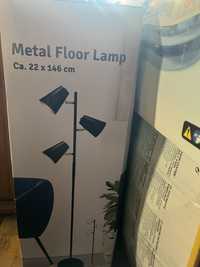 Lampa stojaca metalowa czarna