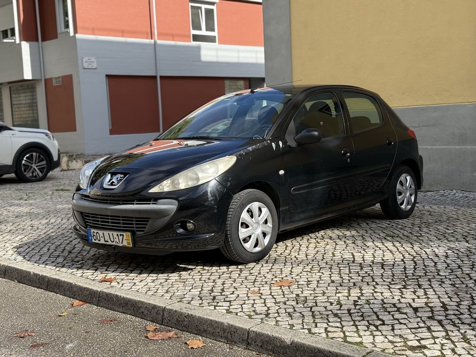 Peugeot 206+ 1.1i C/AC Nacional 2011.