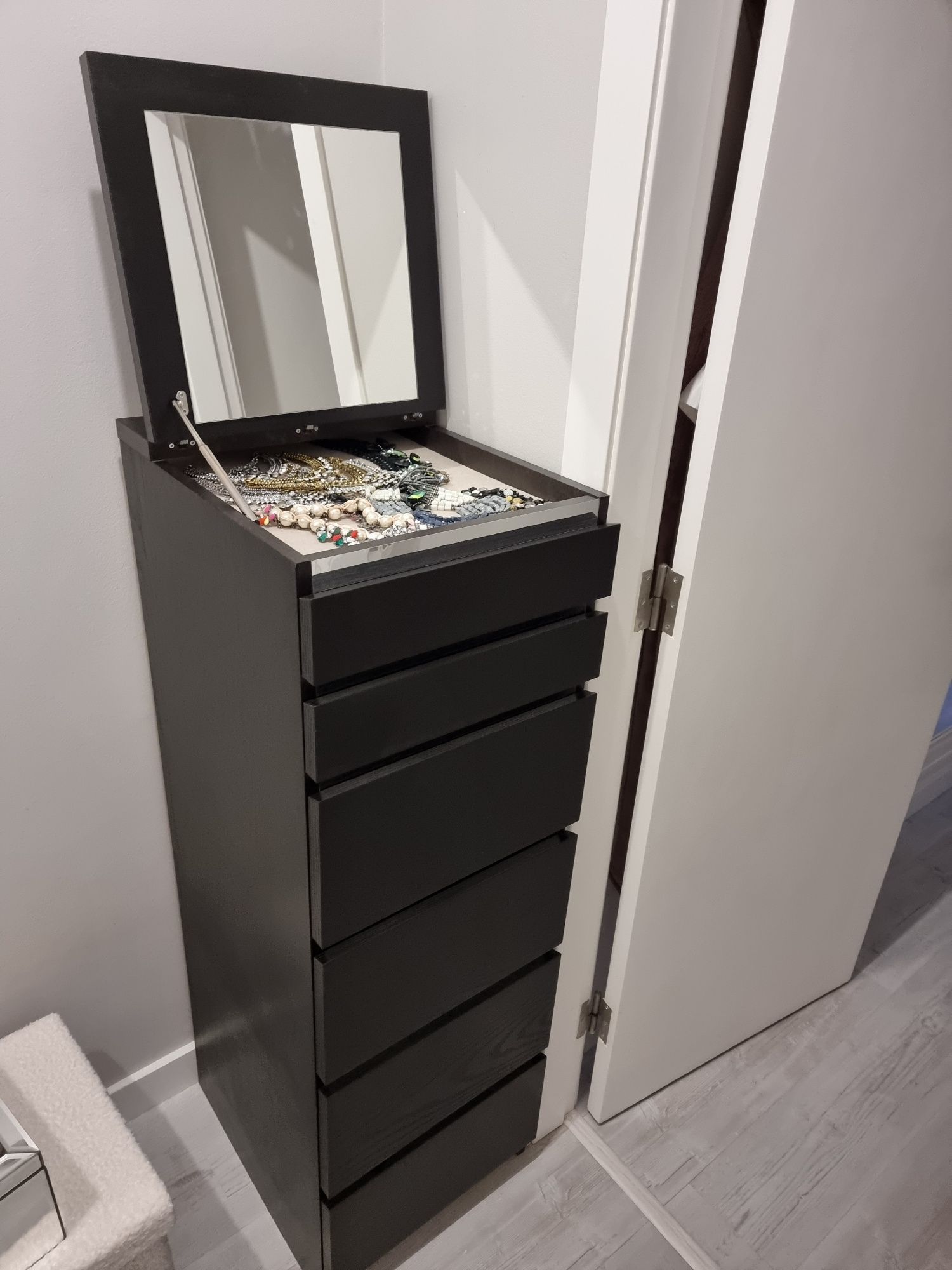 Cómoda/Camiseiro Novo IKEA MALM
Cómo