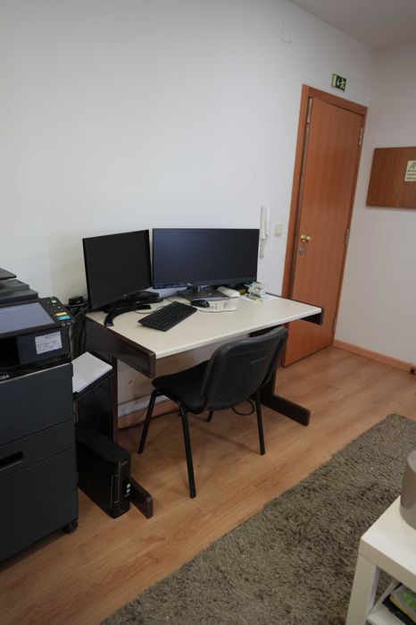 Mesa branca para escritório