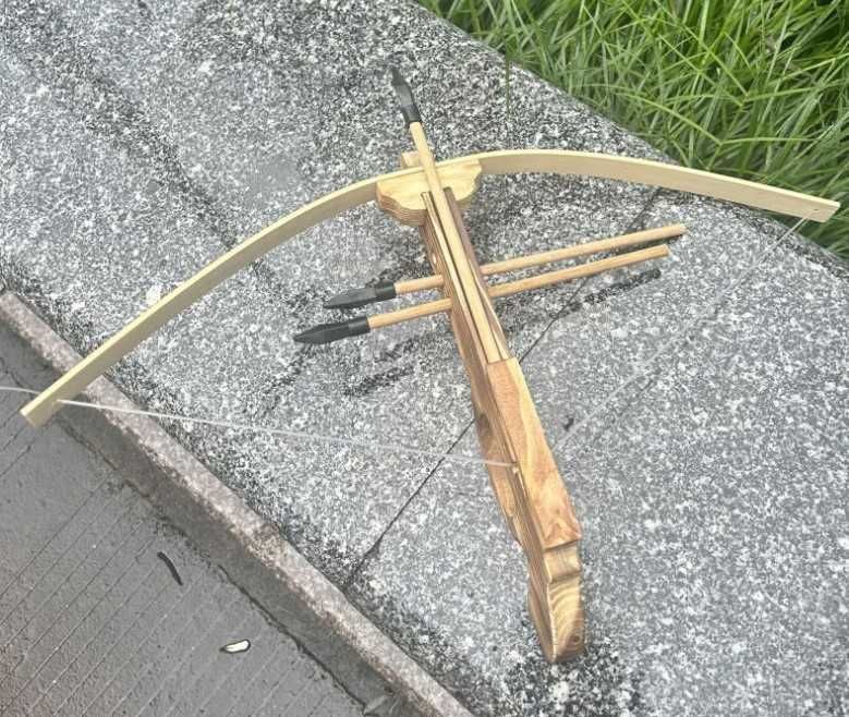 Іграшковий дерев'яний арбалет/Игрушечный деревянный арбалет