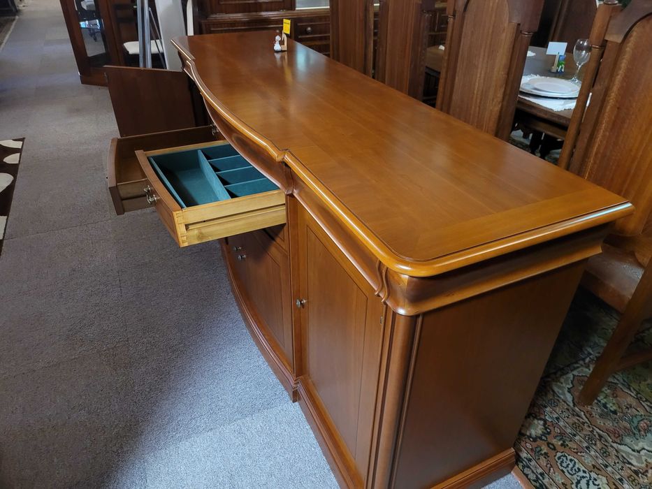 Aparador em madeira maciça- óptimo estado e qualidade