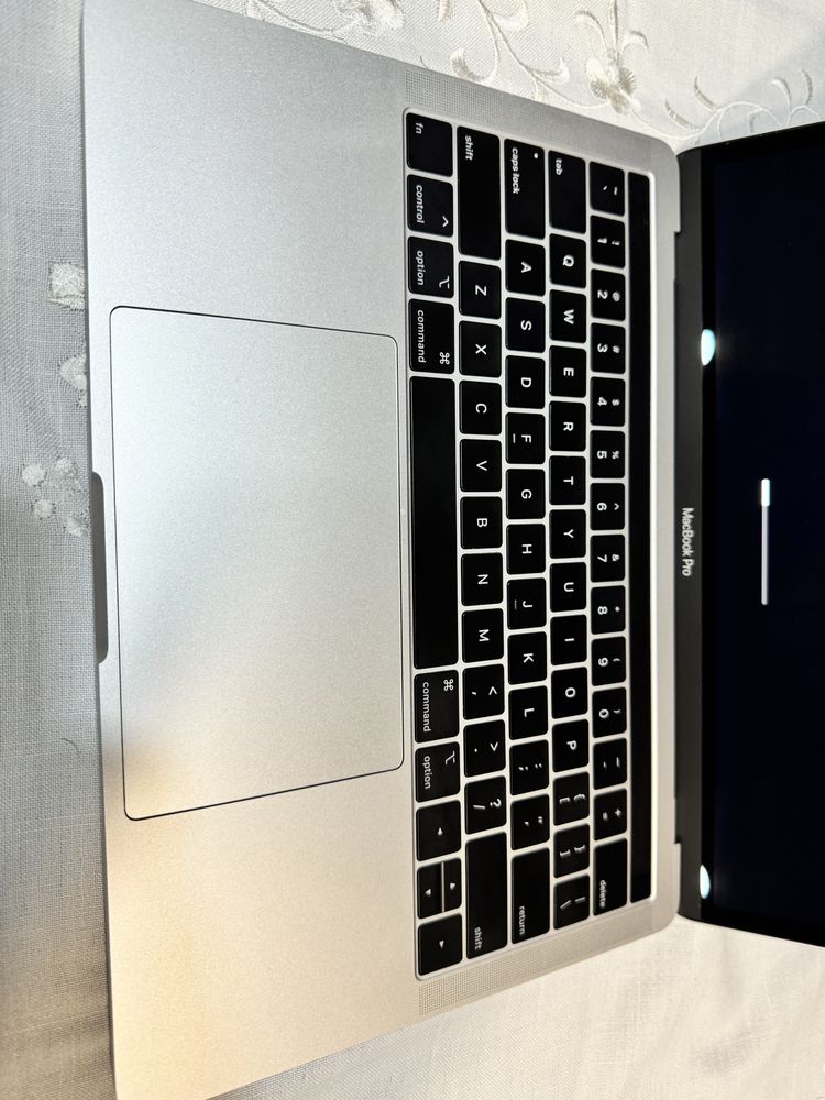 MacBook Pro 13” 2019 Touchbar 16gb RAM 256gb SSD