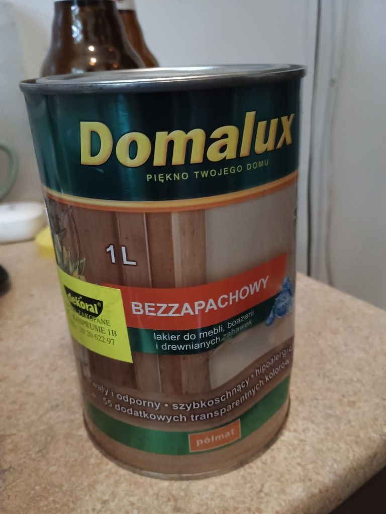 Domalux Lakier Bezzapachowy Półmat o pojemności 1l do mebli, boazerii