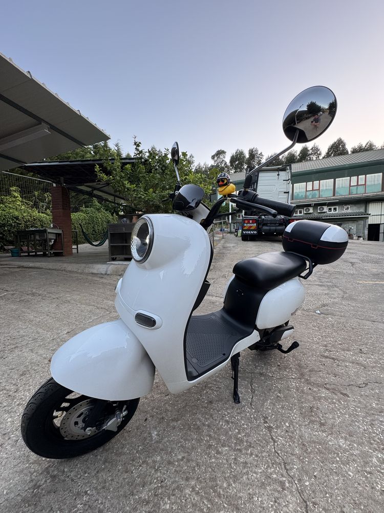 Moto eletrica como nova