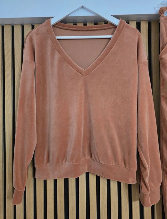 Welurowy komplet dresowy w kolorze karmelowym/ produkcja włoska