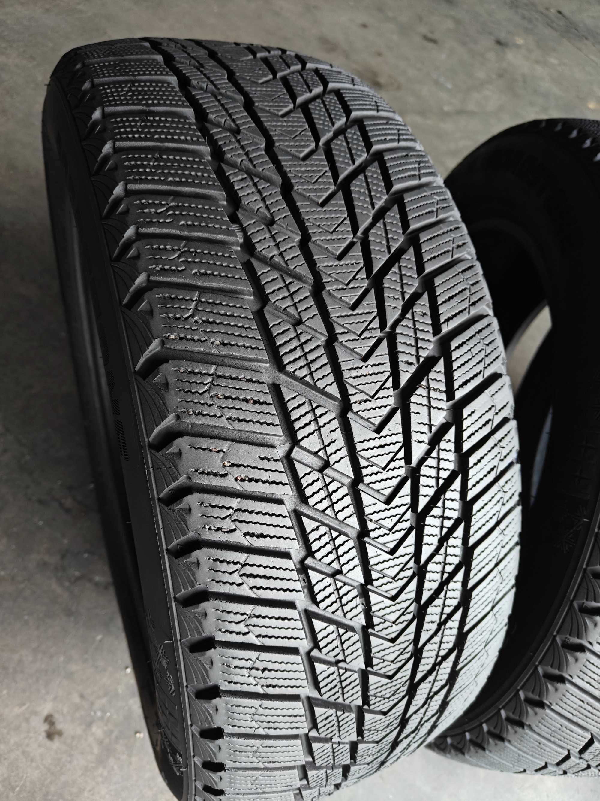 R17 225 55 шини зимові Roadstone Winguard Ice Plus корейські липучки