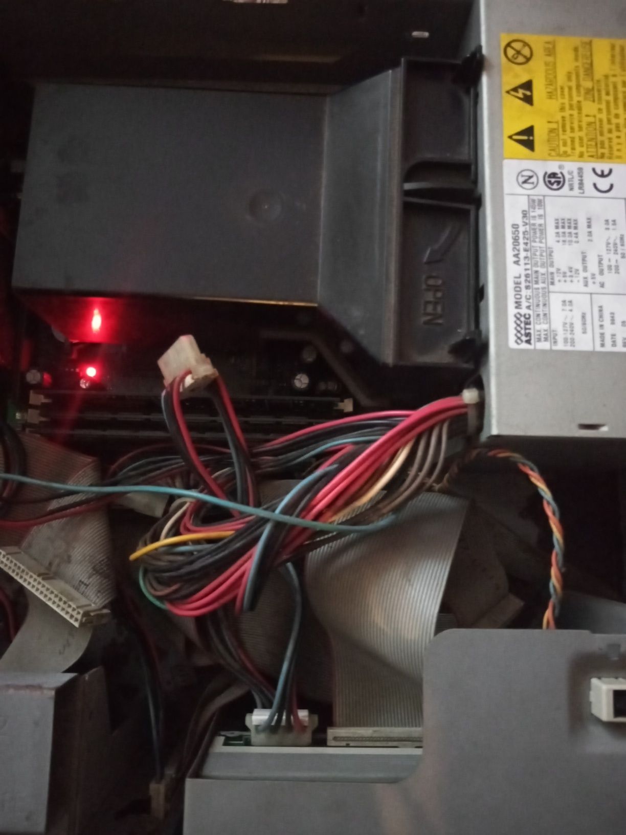 Stary komputer Fujitsu Siemens Pentium 3
