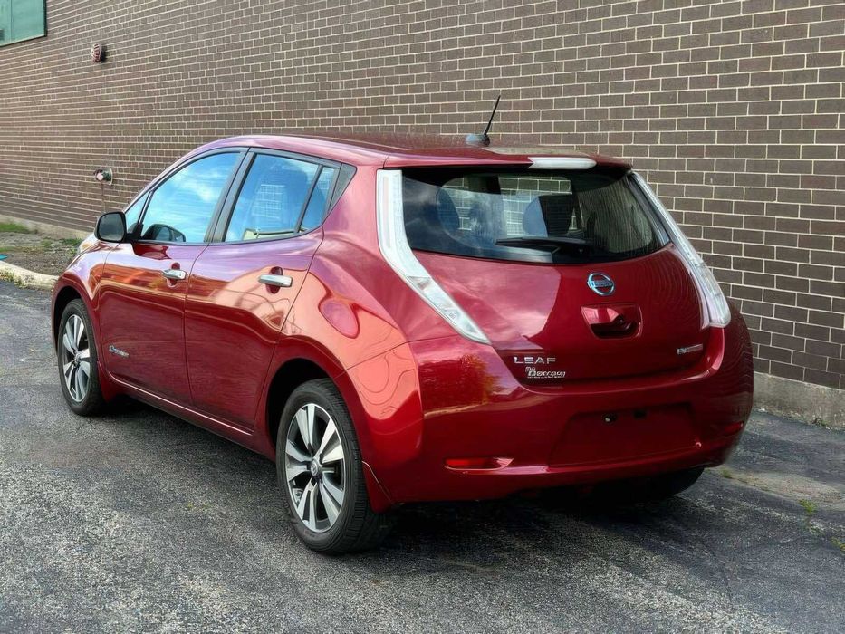 Nissan LEAF      2015