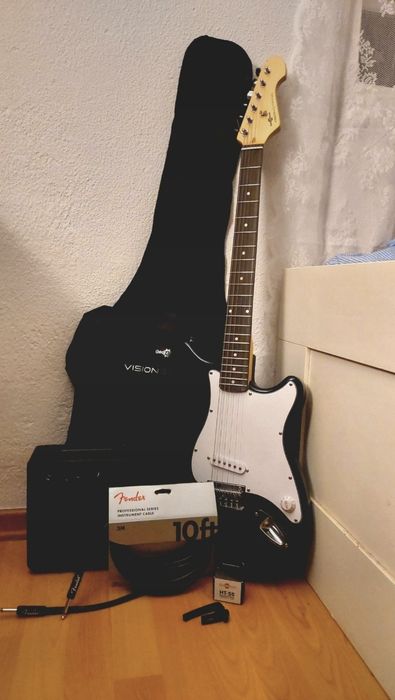 Kit Guitarra Elétrica Vision Strat + Amplificador Gear4music + Extras