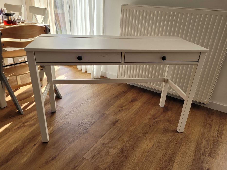 Biurko Ikea Hemnes białe.