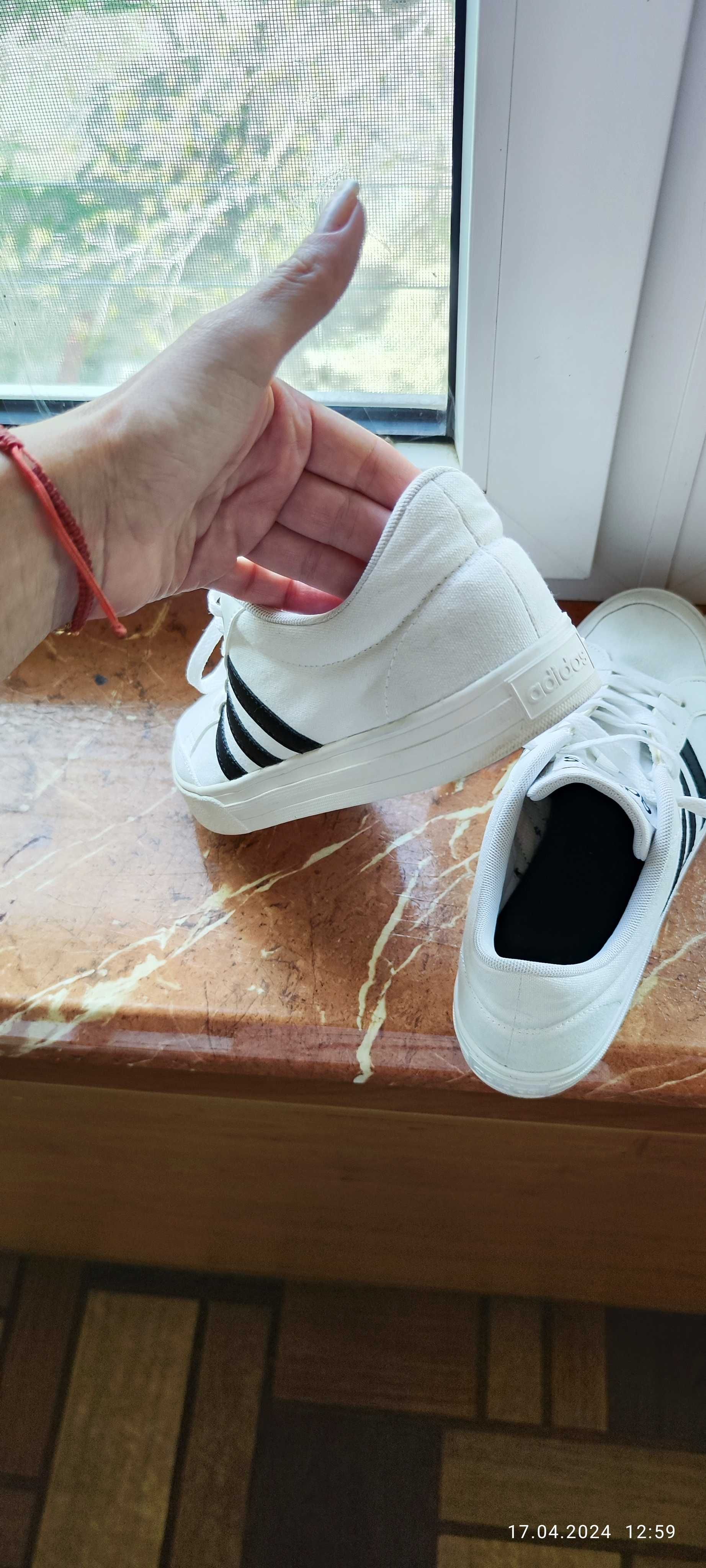 Мужские белые кеды adidas