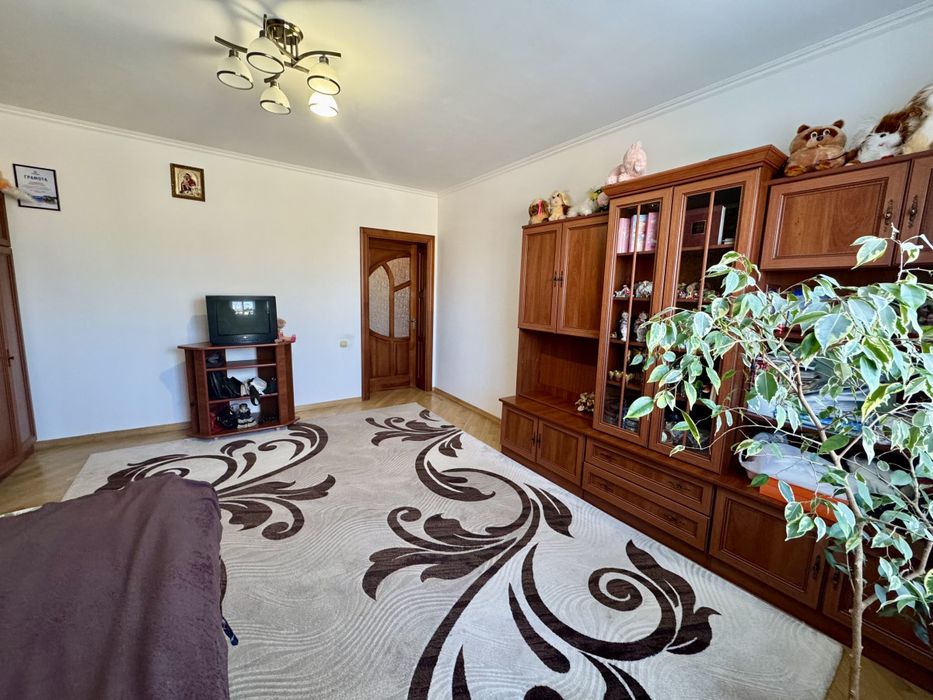 Продаж будинку Лісневицька