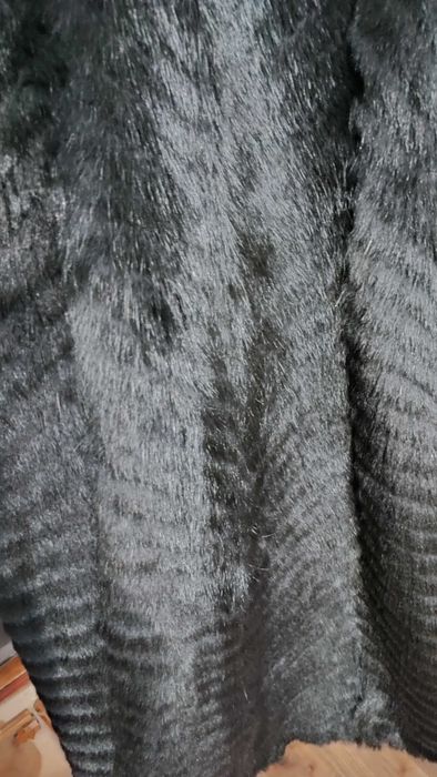 Продам шубу в хорошому стані з капюшоном