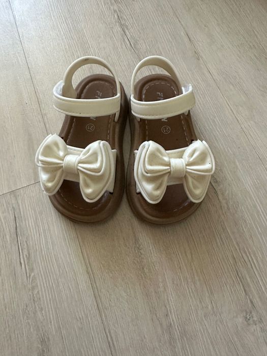 босоніжки для дівчинки