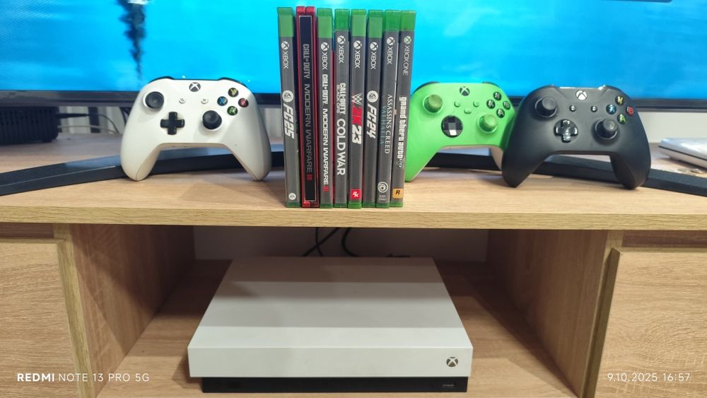 Sprzedam Xbox One X 1TB