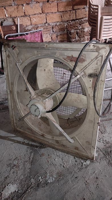 Вытяжка 380вольт  рамер 95 см/95см