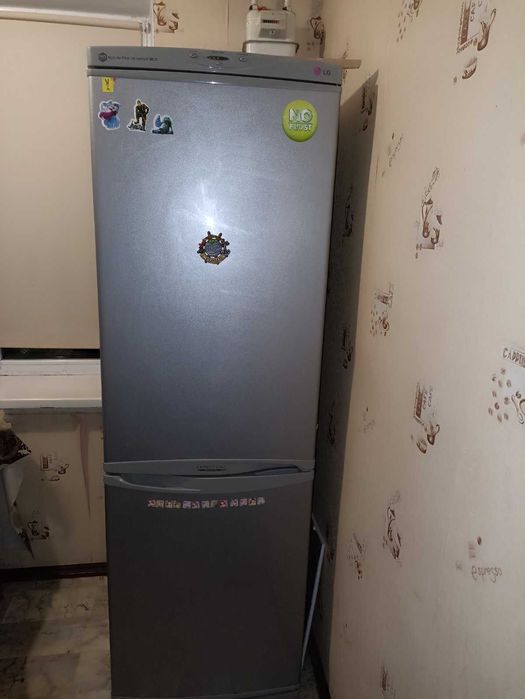Холодильник LG GR-N389SQF (No frost) двухкамерный с нижней мороз камер