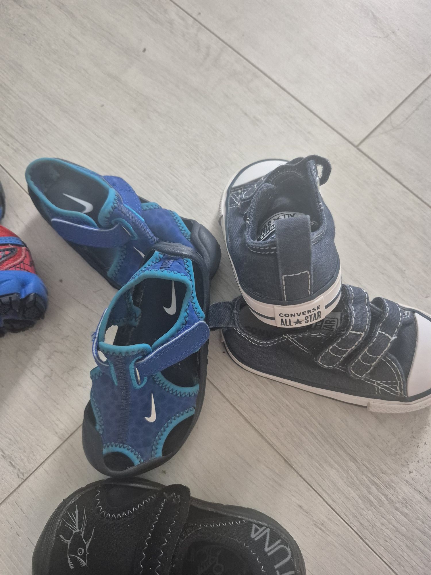 Buty, adidasy ,sandałki 5 par roz.20-21