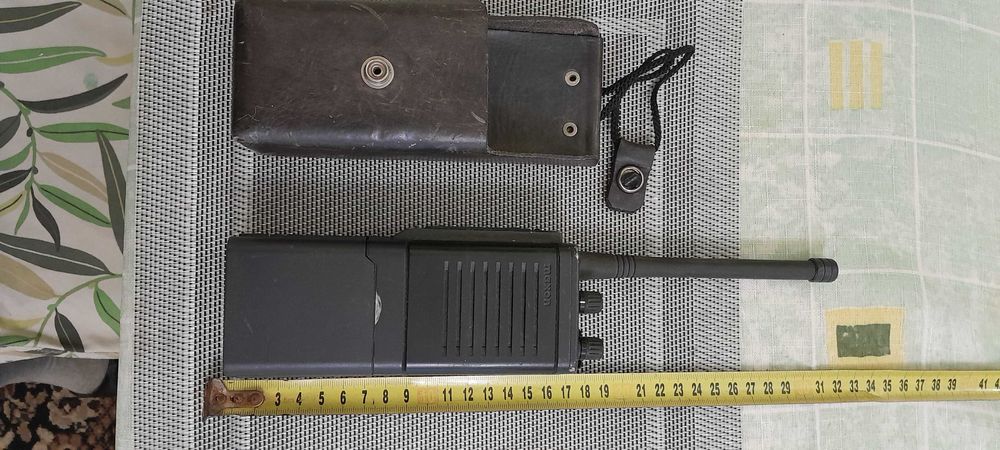 Рация "MAXON" в кожаном чехле.