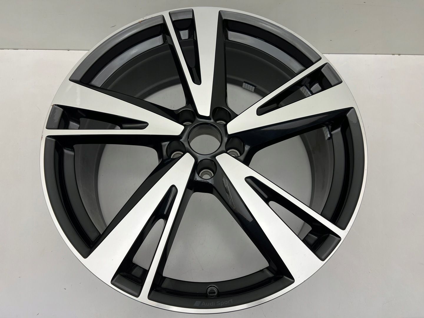Audi A6 S6 RS6 C8 4K Felga koło 8.5Jx21 ET43 5x112
