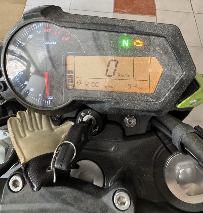 Benelli TNT 125 como nova