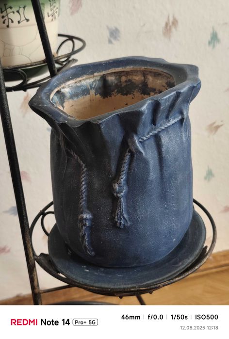 Кованная подставка для цветов и вазоны