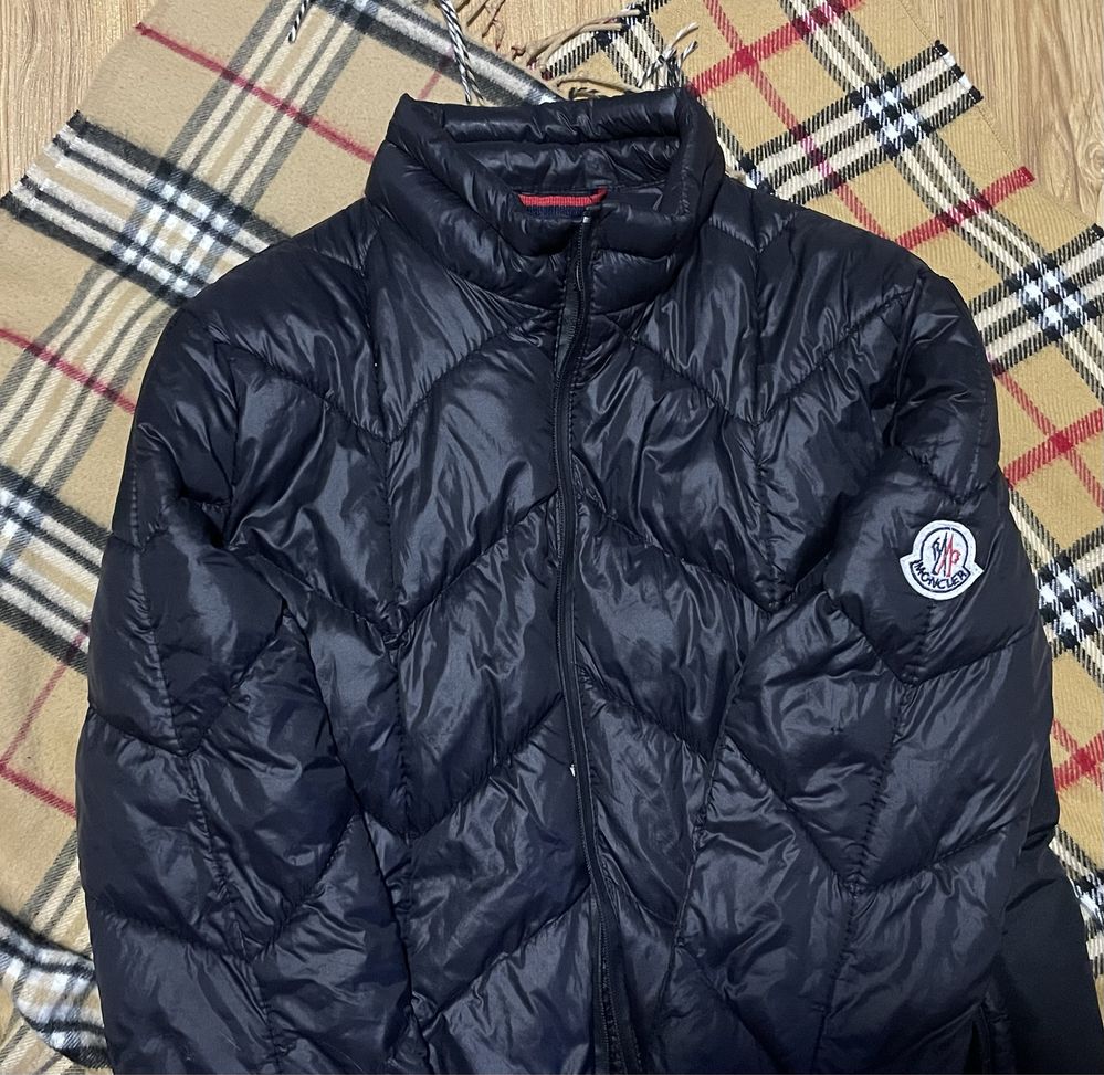 Курточка Moncler