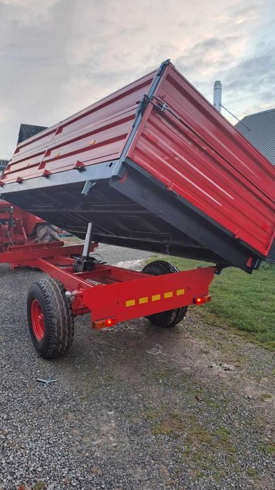 Przyczepa rolnicza wywrotka jednoosiowa wywrot 3 strony