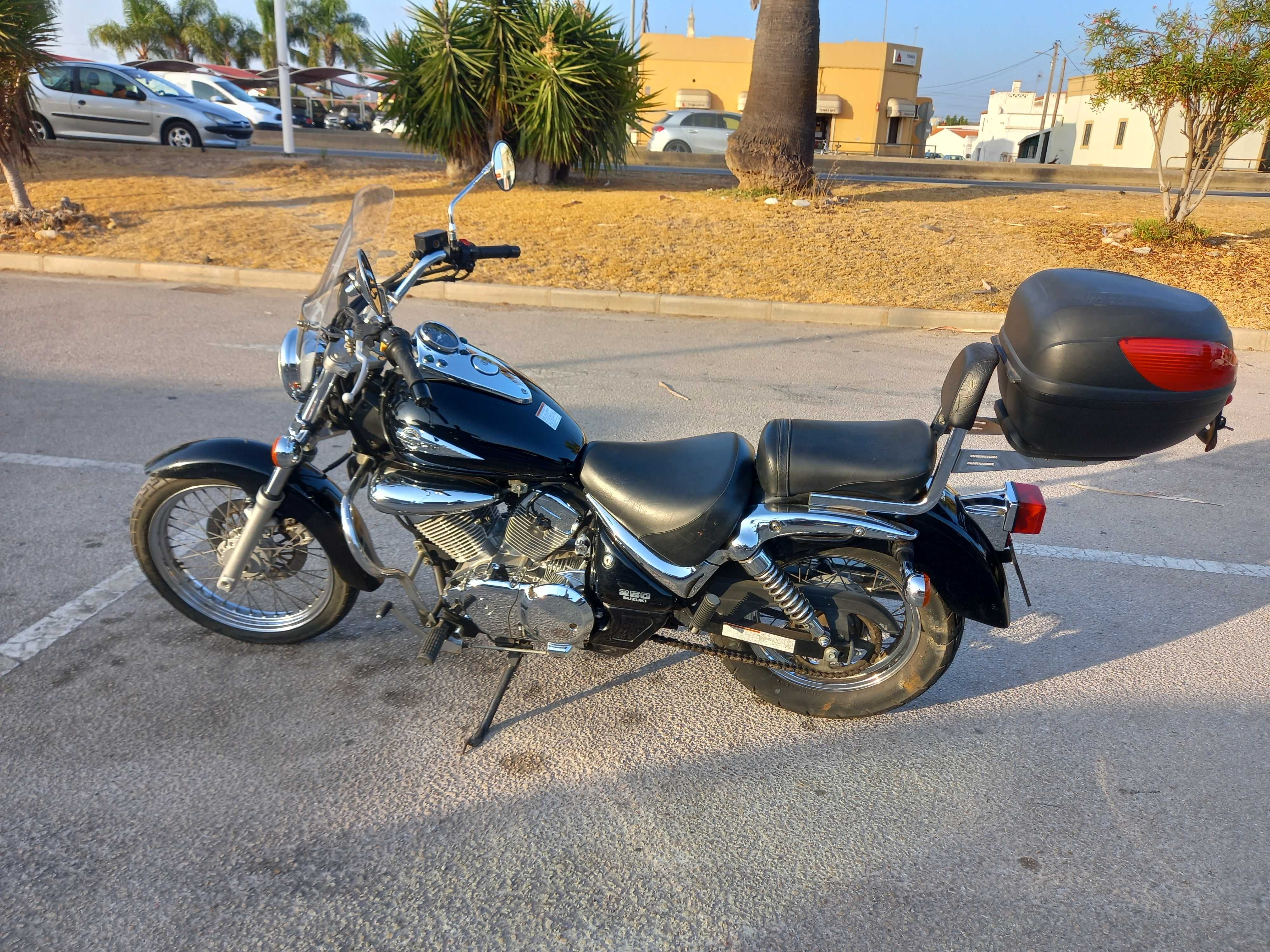Suzuki Intruder LC 250cc