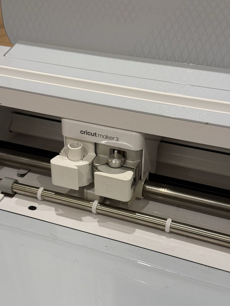Cricut Maker 3 Nova + Acessórios e Materiais