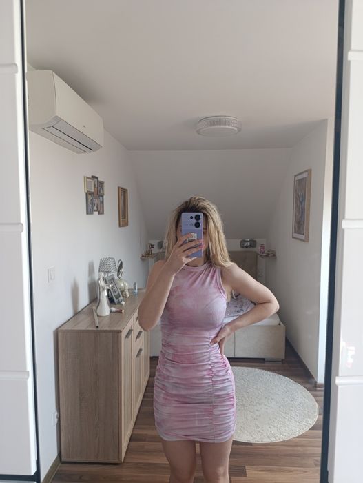 Sukienka marszczona sexy mini impreza podkreślająca XS s kobieca