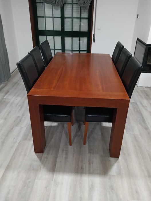 Mesa e 6 cadeiras