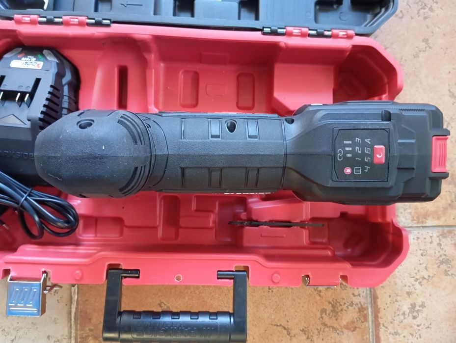 Tico-Tico / serra de recortes Parkside Performance c/bat 4A + carg.