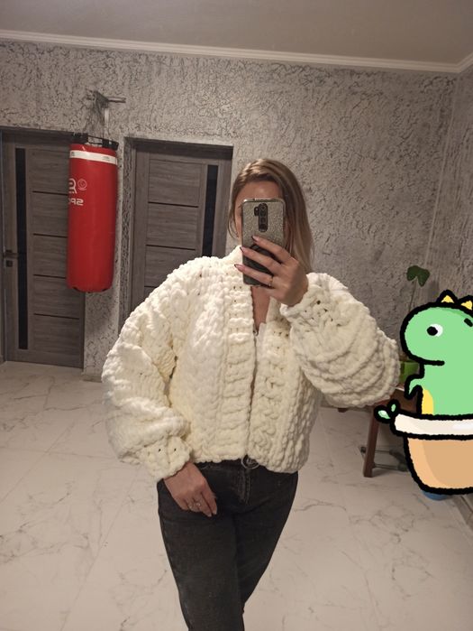 Кардиган в'язаний з плюшевої пряжі