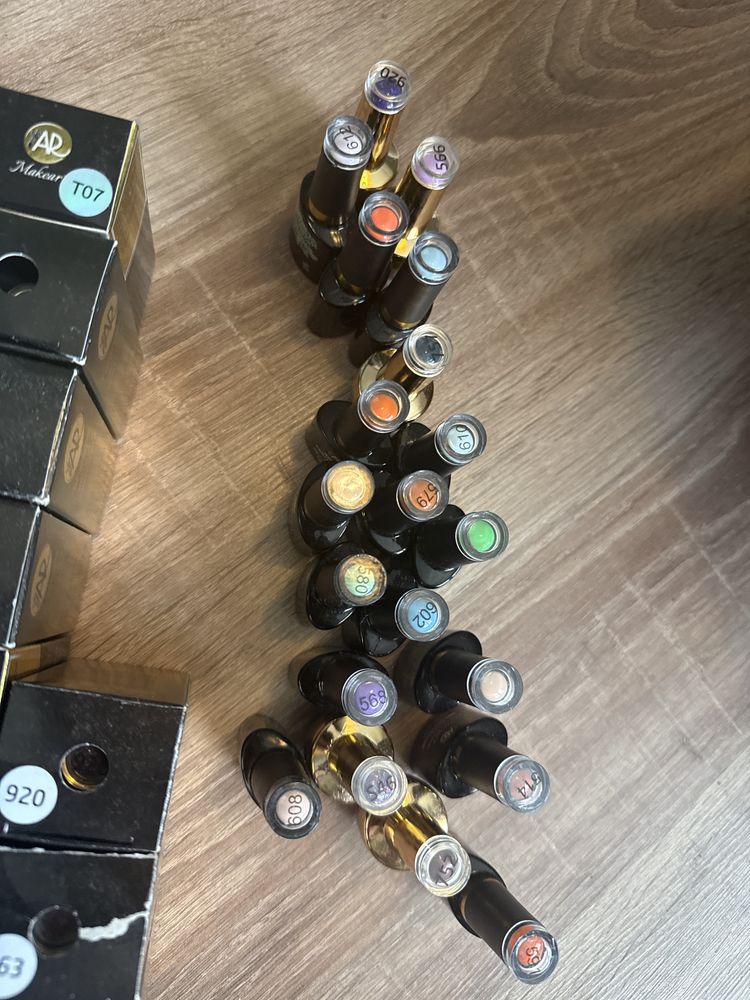 Lakiery i bazy hubrydowe Makear nowe i prawie nowe