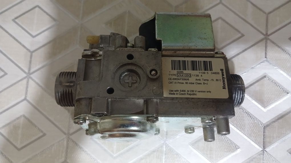 Газовий клапан Honeywell VK4105G