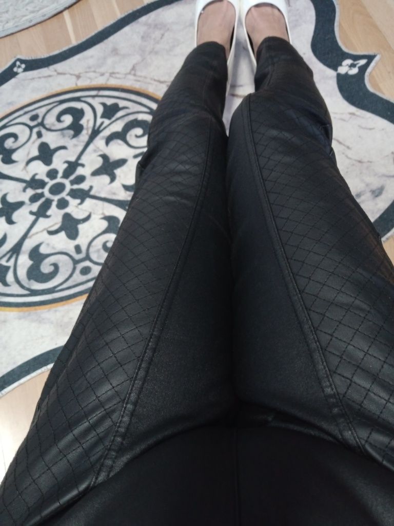 Spodnie legginsy woskowane czarne suwaczki