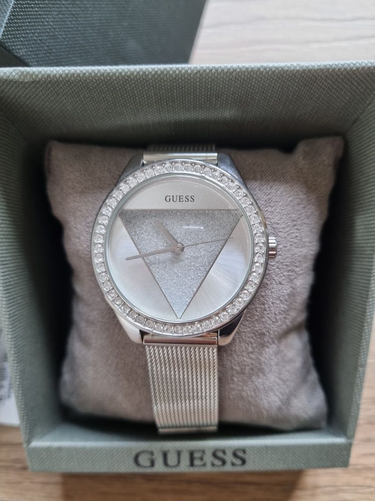 Zegarek Guess nowy srebrny